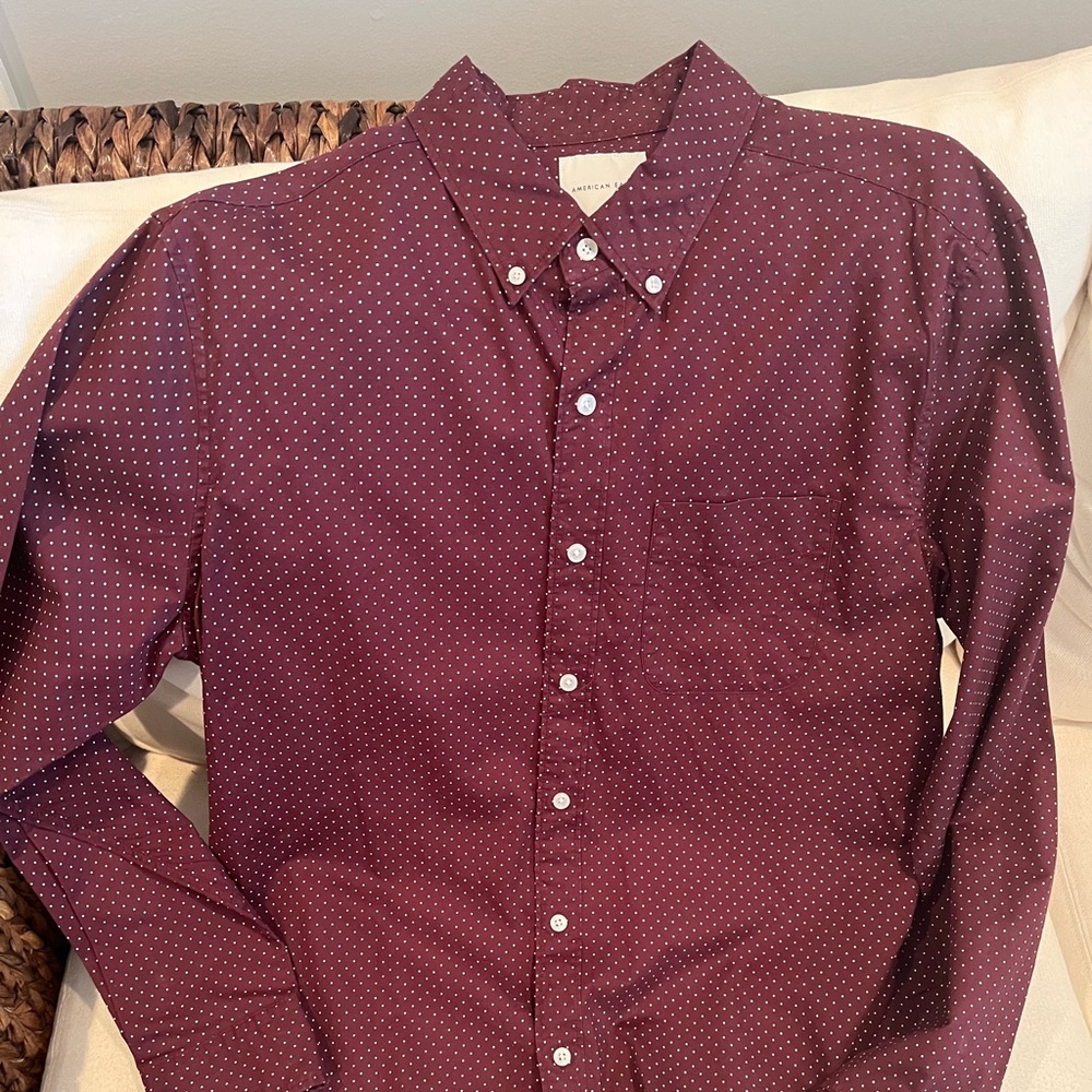 American Eagle Men’s Button Down - Size Large - Maroon With Polka Dots